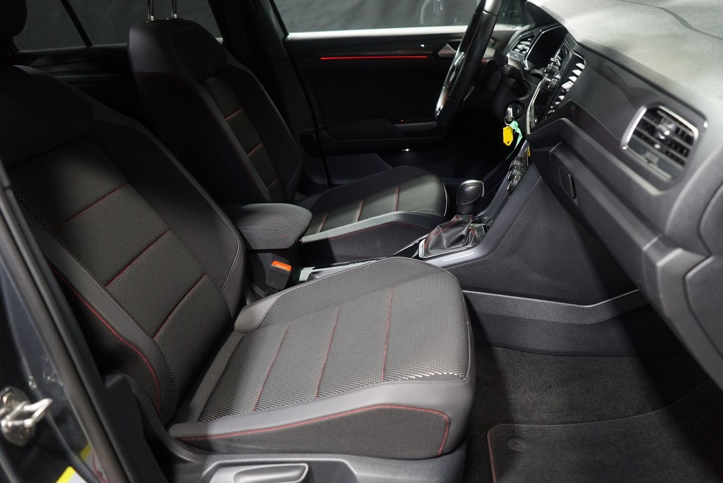 Volkswagen T-Roc Sport 1.5 TSI DSG Navi LED Kamera ACC DAB foto 5