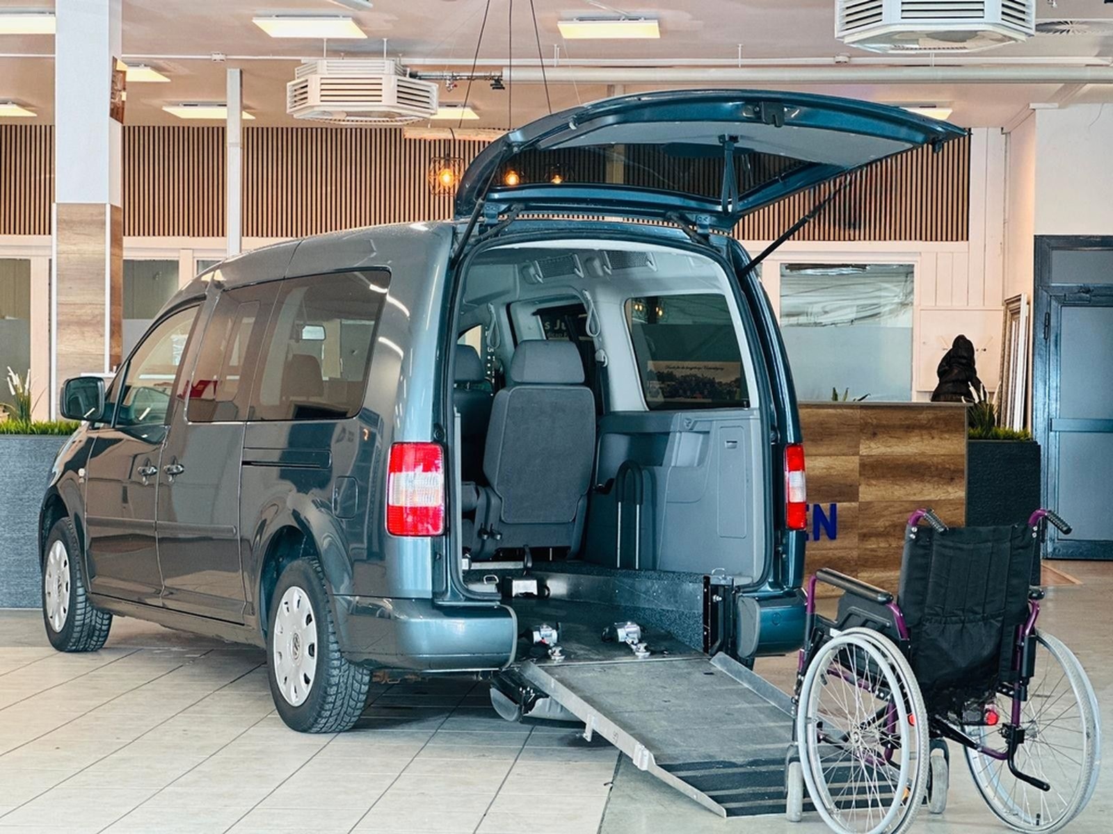 Volkswagen Caddy 1,6-Maxi-Behindertengerecht-Rampe-TOP foto 2