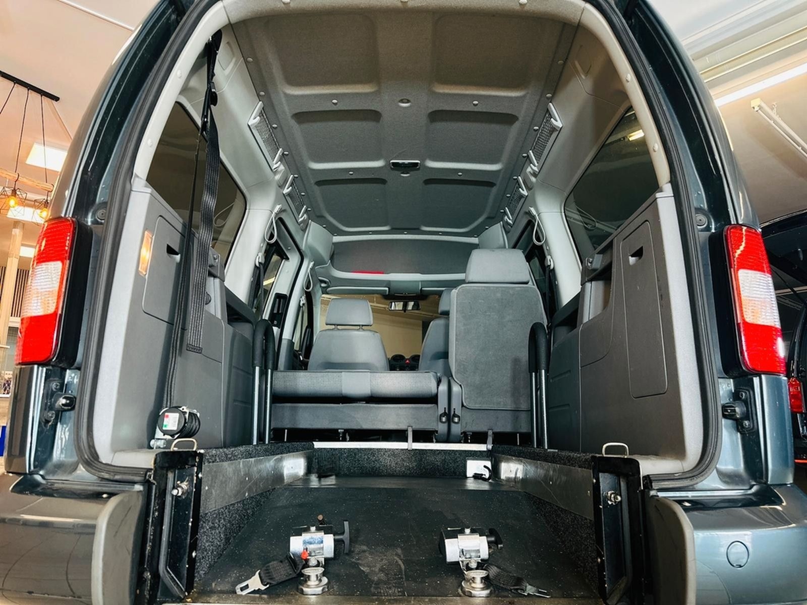 Volkswagen Caddy 1,6-Maxi-Behindertengerecht-Rampe-TOP foto 12