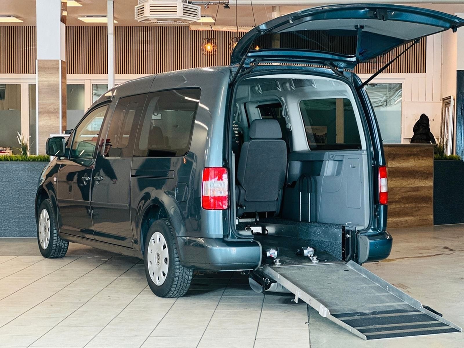 Volkswagen Caddy 1,6-Maxi-Behindertengerecht-Rampe-TOP foto 4