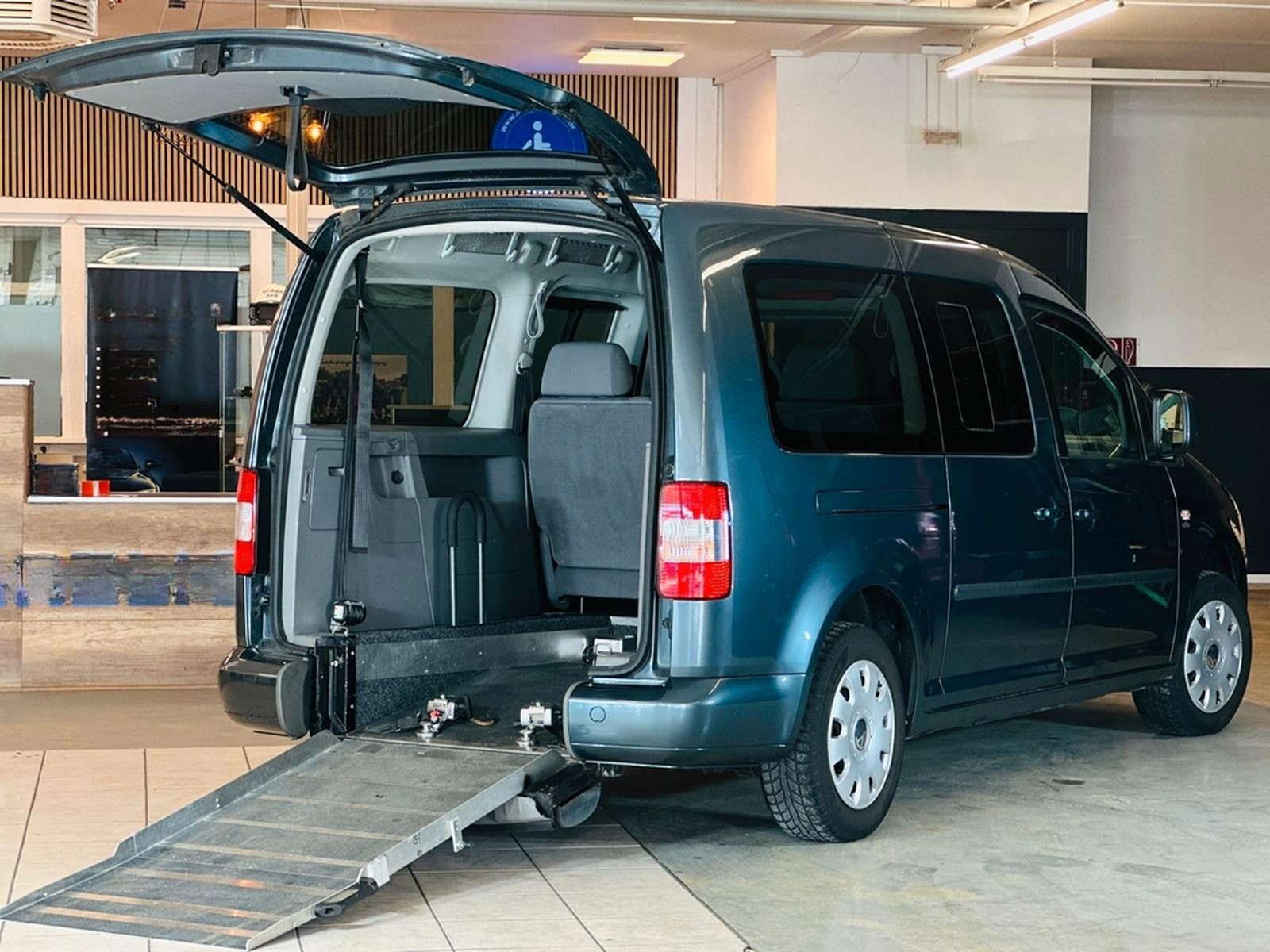 Volkswagen Caddy 1,6-Maxi-Behindertengerecht-Rampe-TOP foto 8