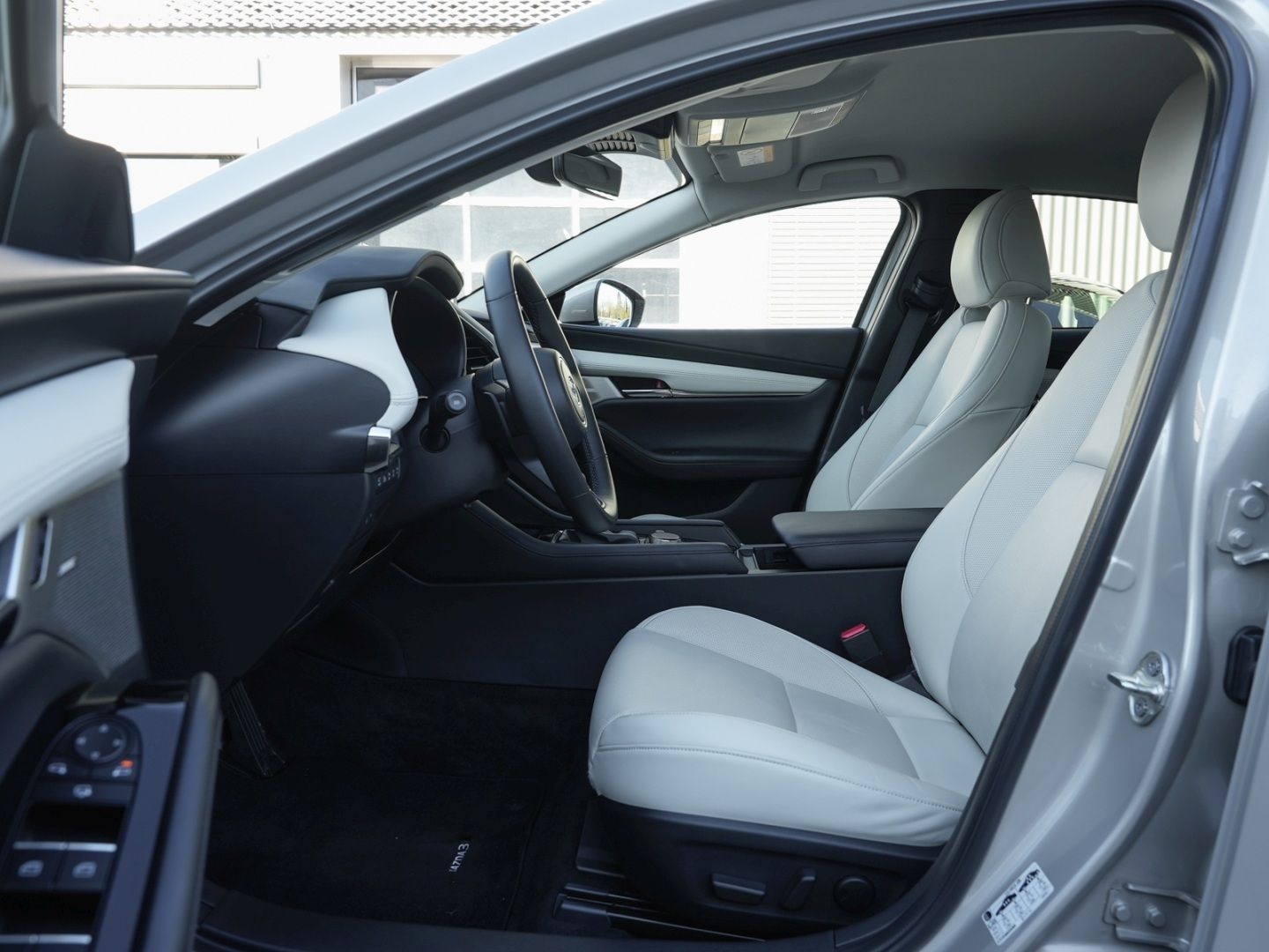Mazda 3 Exclusiv SKYA.-X M-Hyb.Lim.186PSLEDER+RFK+NAVI foto 12