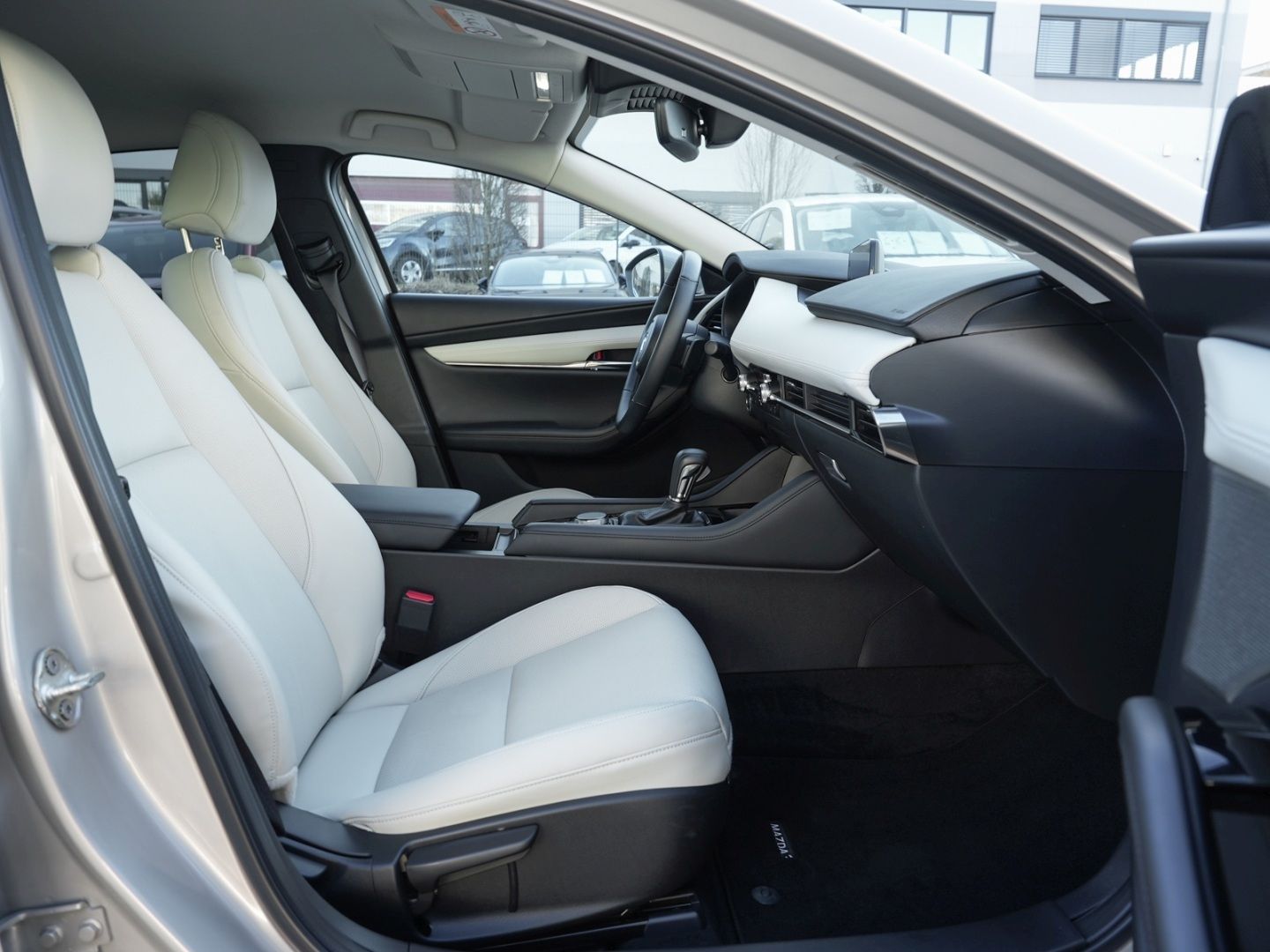 Mazda 3 Exclusiv SKYA.-X M-Hyb.Lim.186PSLEDER+RFK+NAVI foto 4