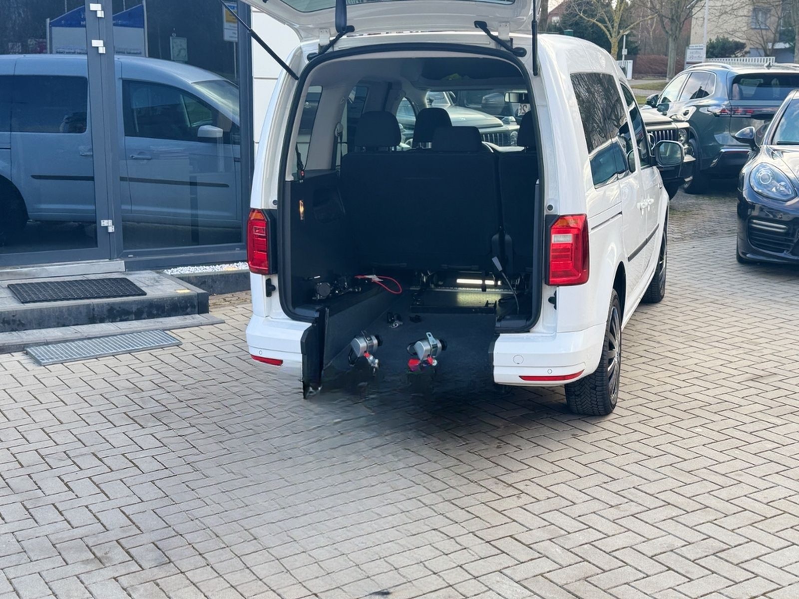Volkswagen Caddy BMT 1.2 TSI Behindertengerecht-Rampe foto 2