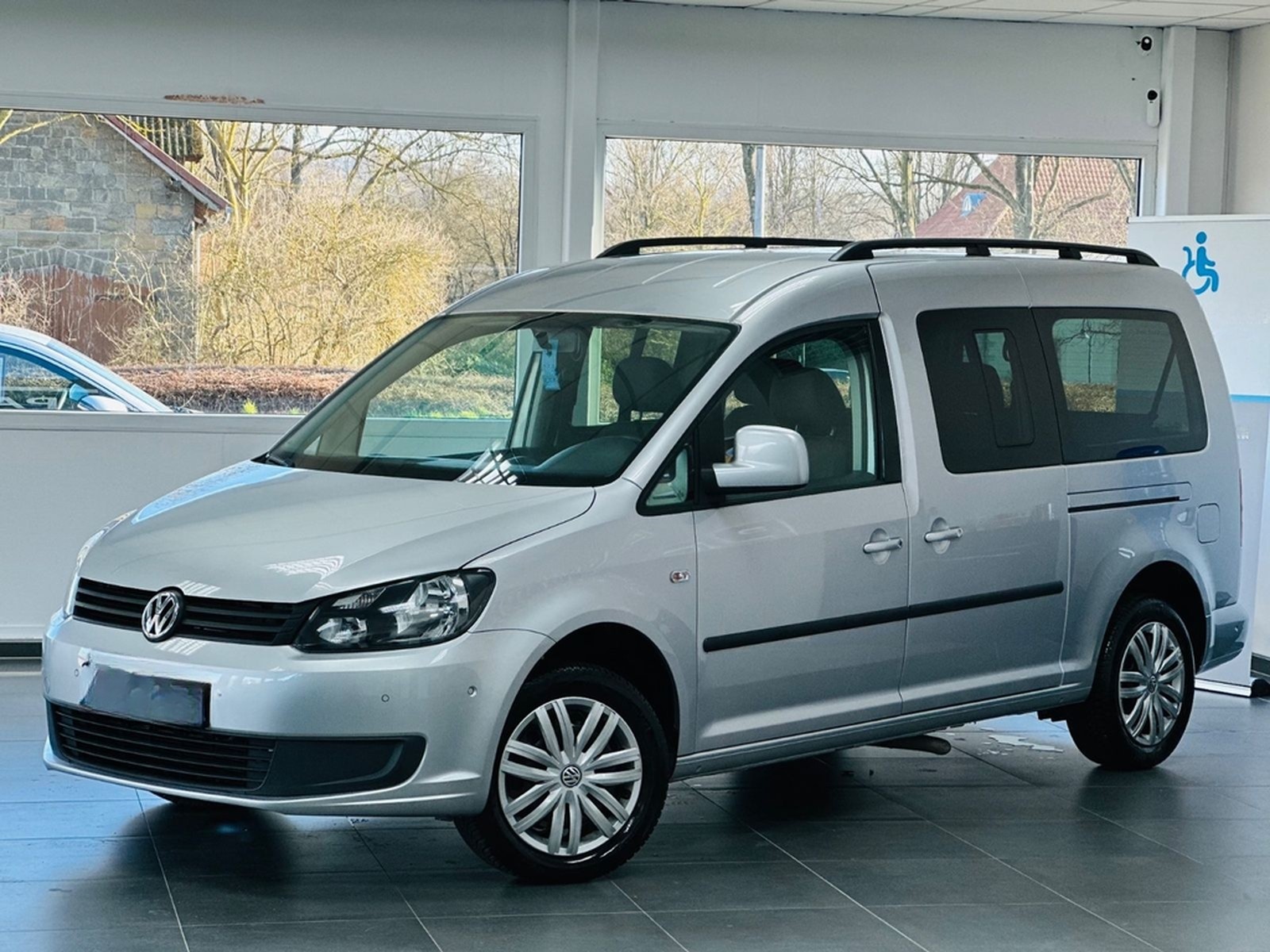 Volkswagen Caddy Maxi 1.6 TDI Behindertengerecht-Rampe foto 3
