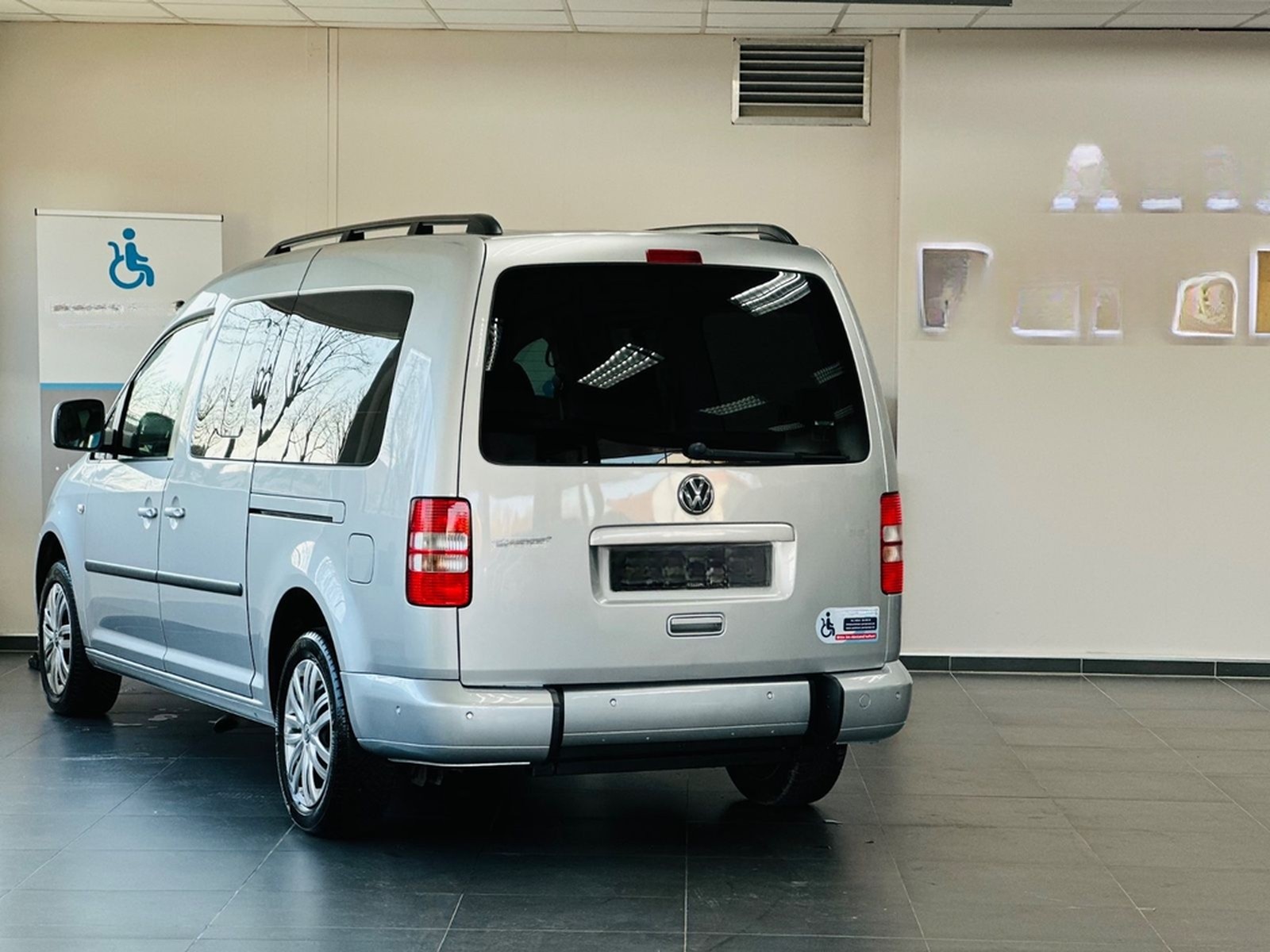 Volkswagen Caddy Maxi 1.6 TDI Behindertengerecht-Rampe foto 4