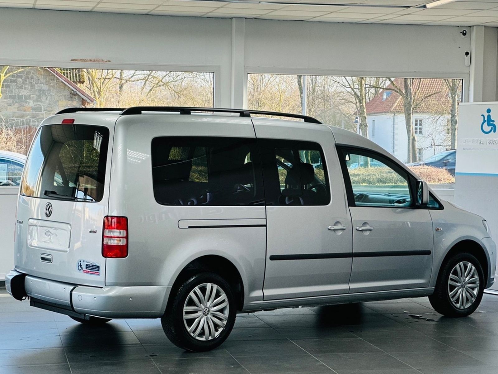 Volkswagen Caddy Maxi 1.6 TDI Behindertengerecht-Rampe foto 5