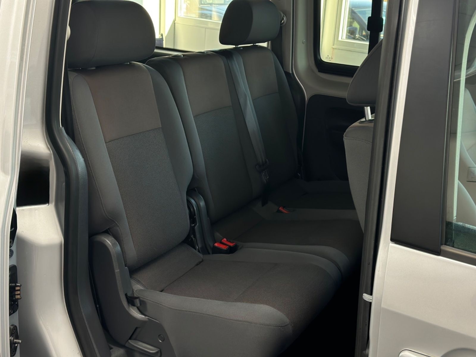 Volkswagen Caddy Maxi 1.6 TDI Behindertengerecht-Rampe foto 10