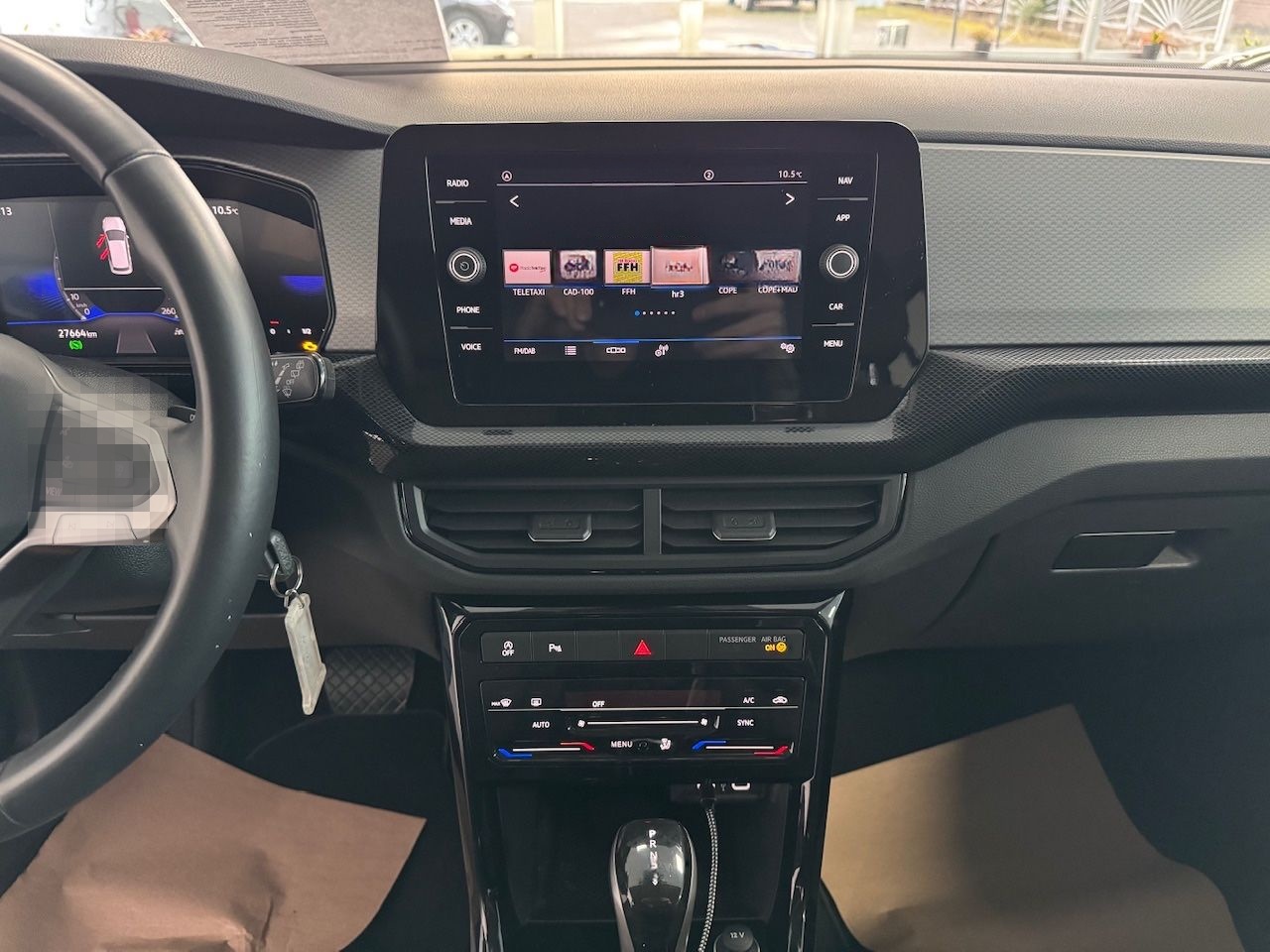 Volkswagen T-Cross 1.0 TSI, CarPlay, DSG Life, PDC, Klimaa. foto 11
