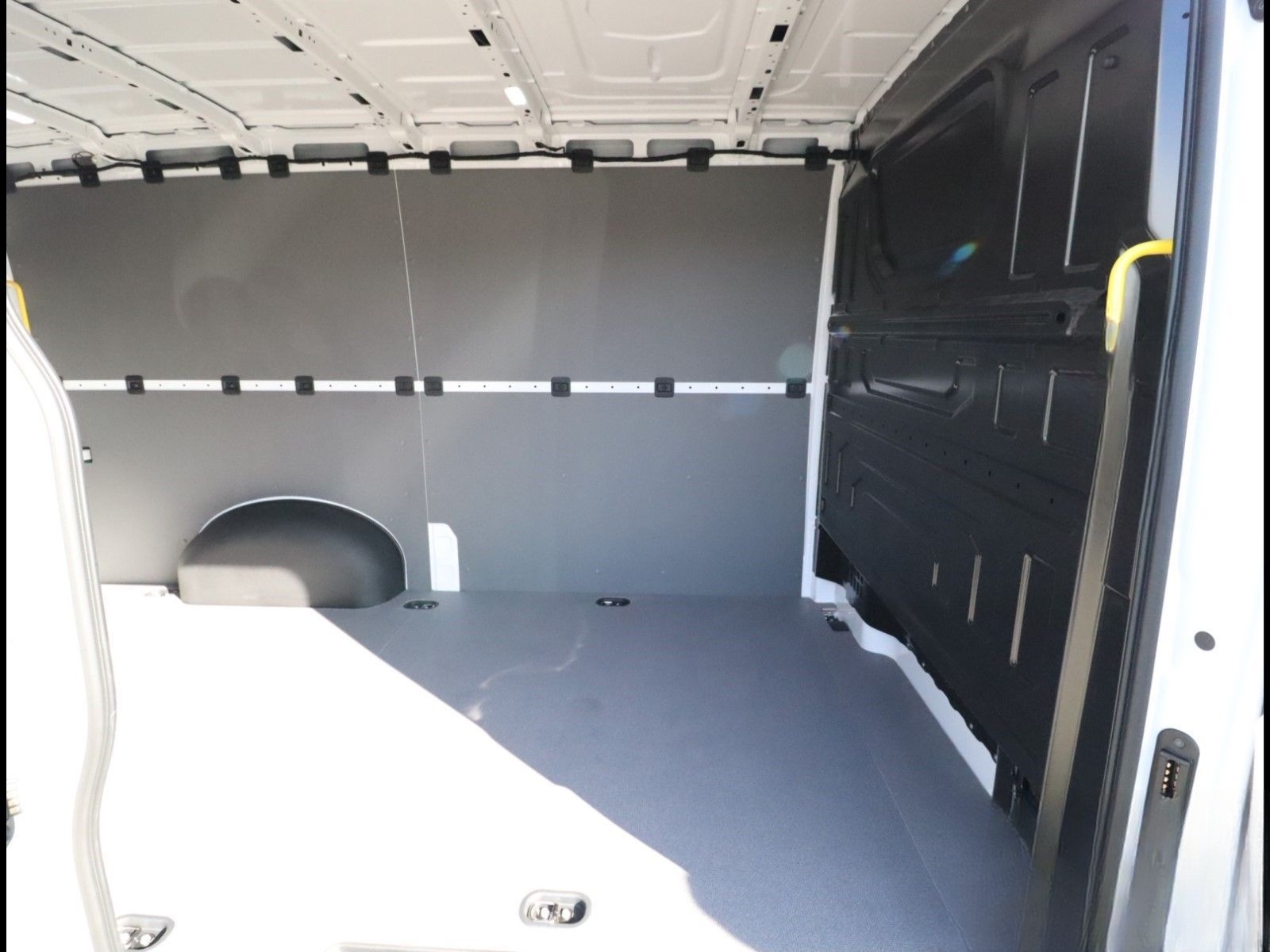 Volkswagen CRAFTER 35 KASTENWAGEN MR 2.0 TDI 6-GANG (+EURO6 foto 7