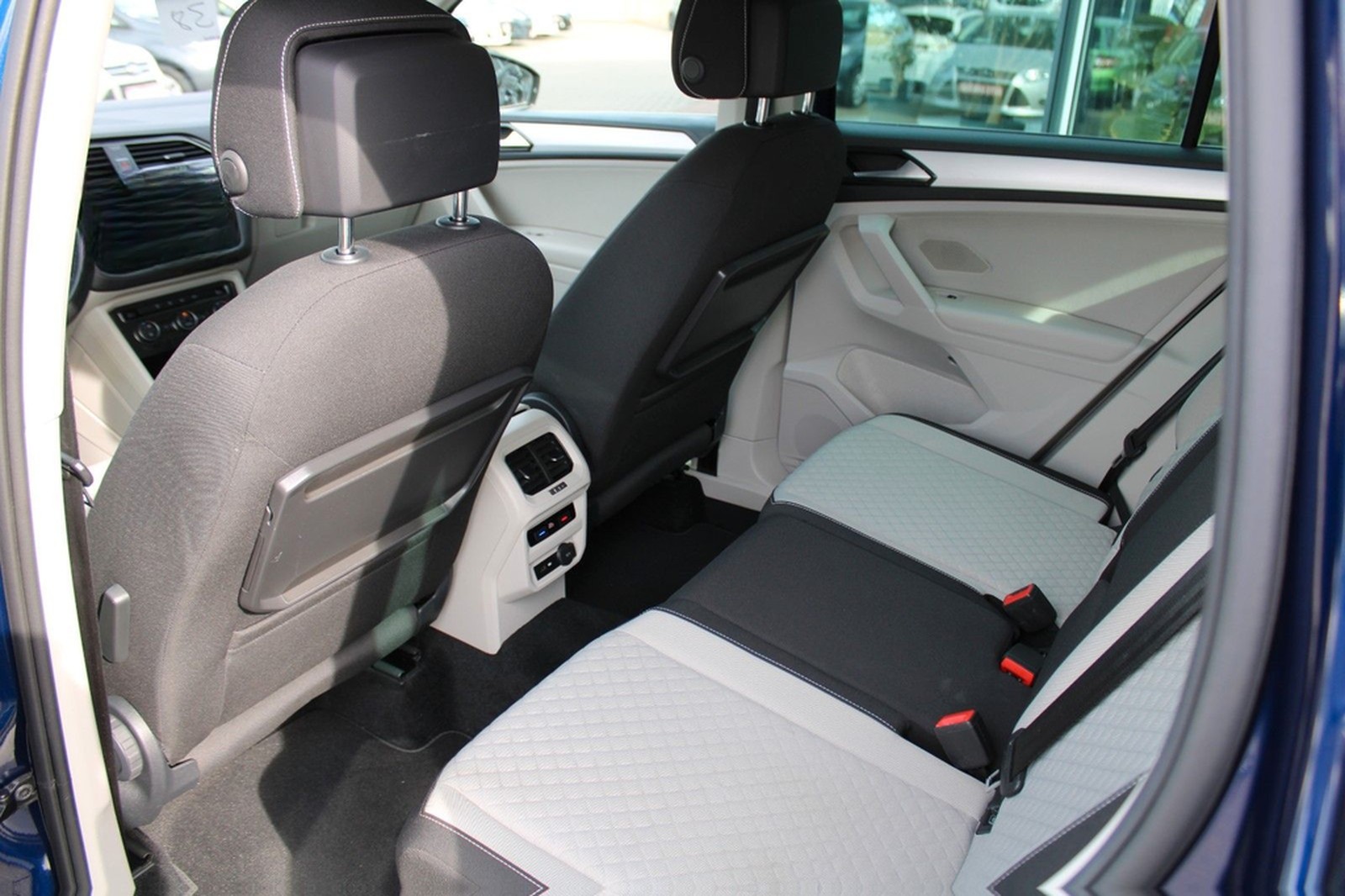 Volkswagen Tiguan Comfortline  4Motion Autom. LED Nav AHK foto 11