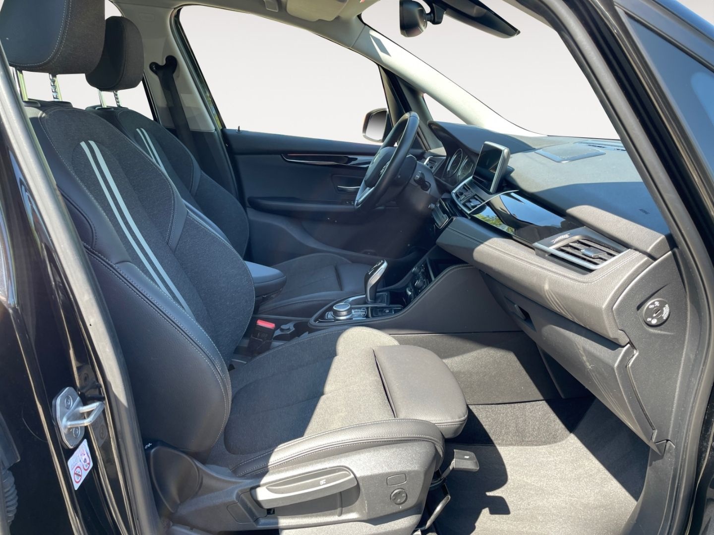 BMW 218 Gran Tourer i Sport Line*AHK*LED*PDC*Sitzhei foto 15