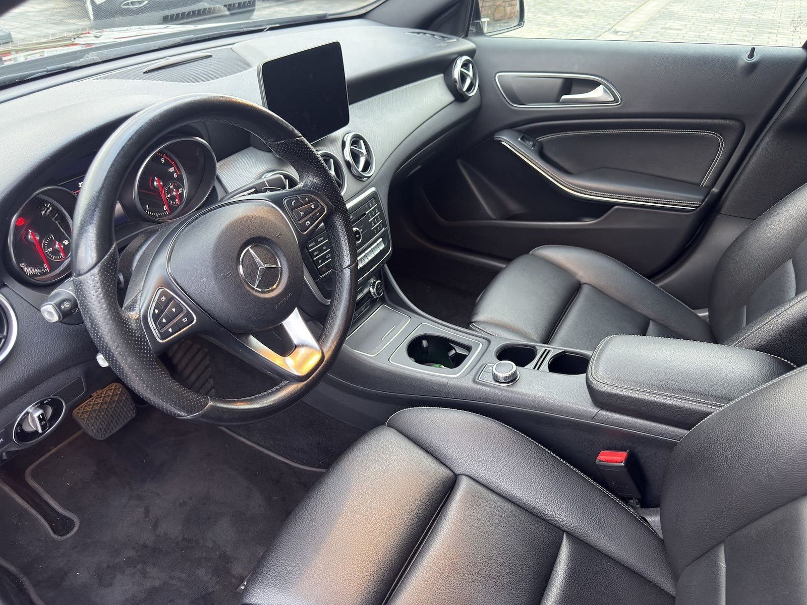 Mercedes-Benz GLA 220 CDI URBAN | NAVI | LED | 360° KAM | PDC foto 11