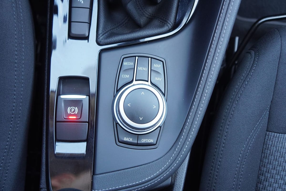BMW X2 sDrive 18 i LED Navi Head-Up Sitzheizung AHK foto 21