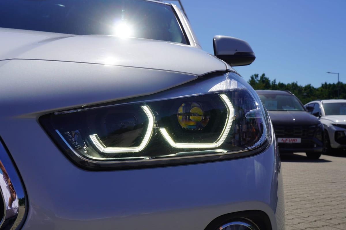 BMW X2 sDrive 18 i LED Navi Head-Up Sitzheizung AHK foto 10