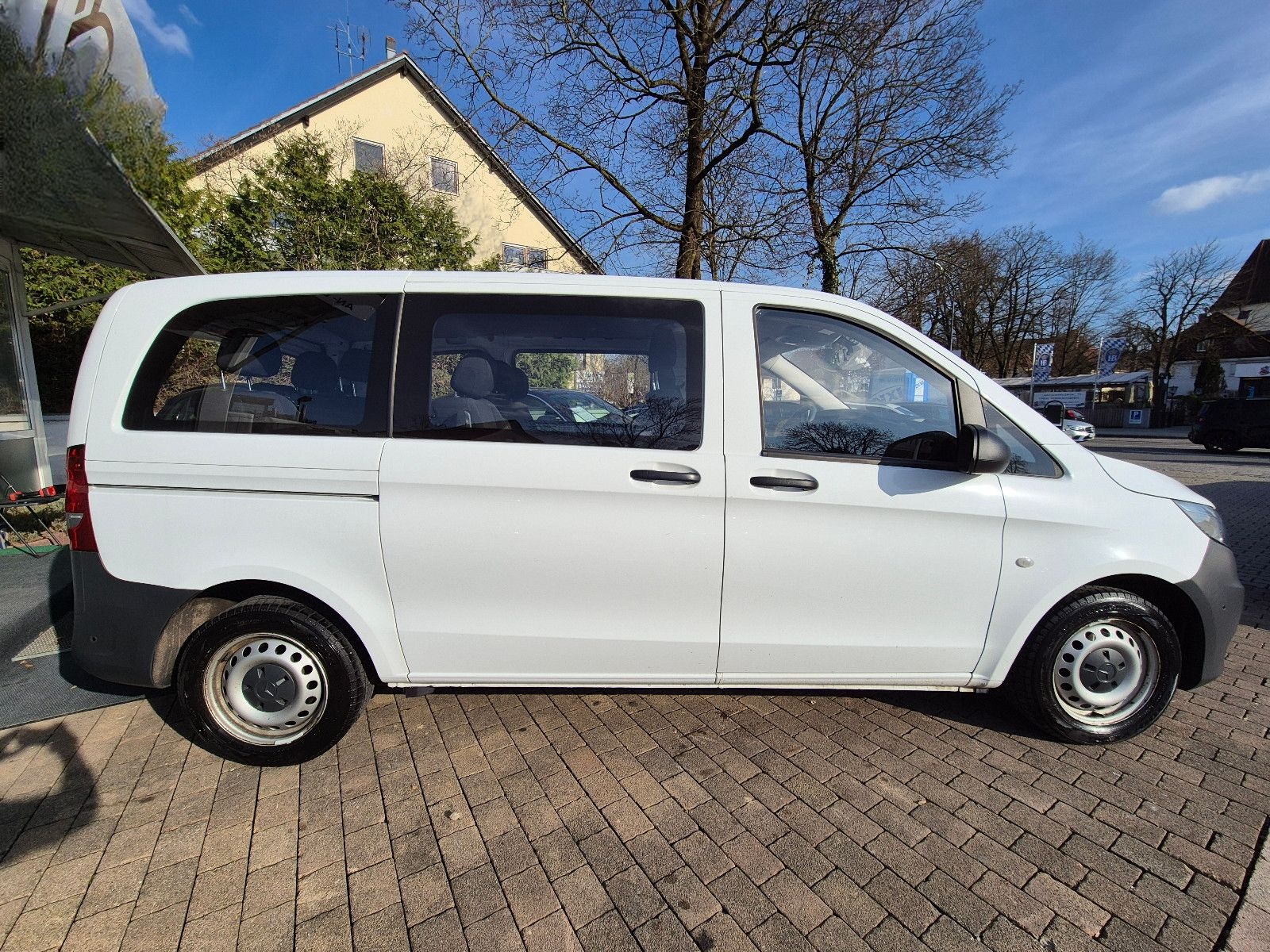 Mercedes-Benz Vito Tourer 111CDI FWD kompakt 8Sitzer PDC Euro6 foto 4