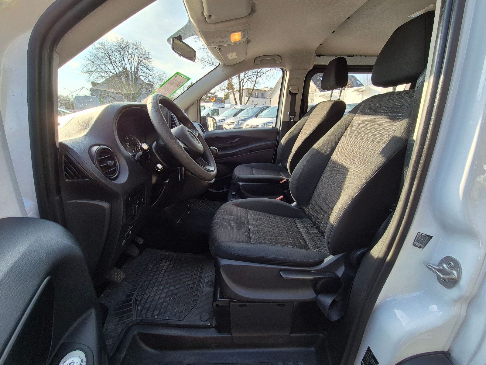 Mercedes-Benz Vito Tourer 111CDI FWD kompakt 8Sitzer PDC Euro6 foto 10