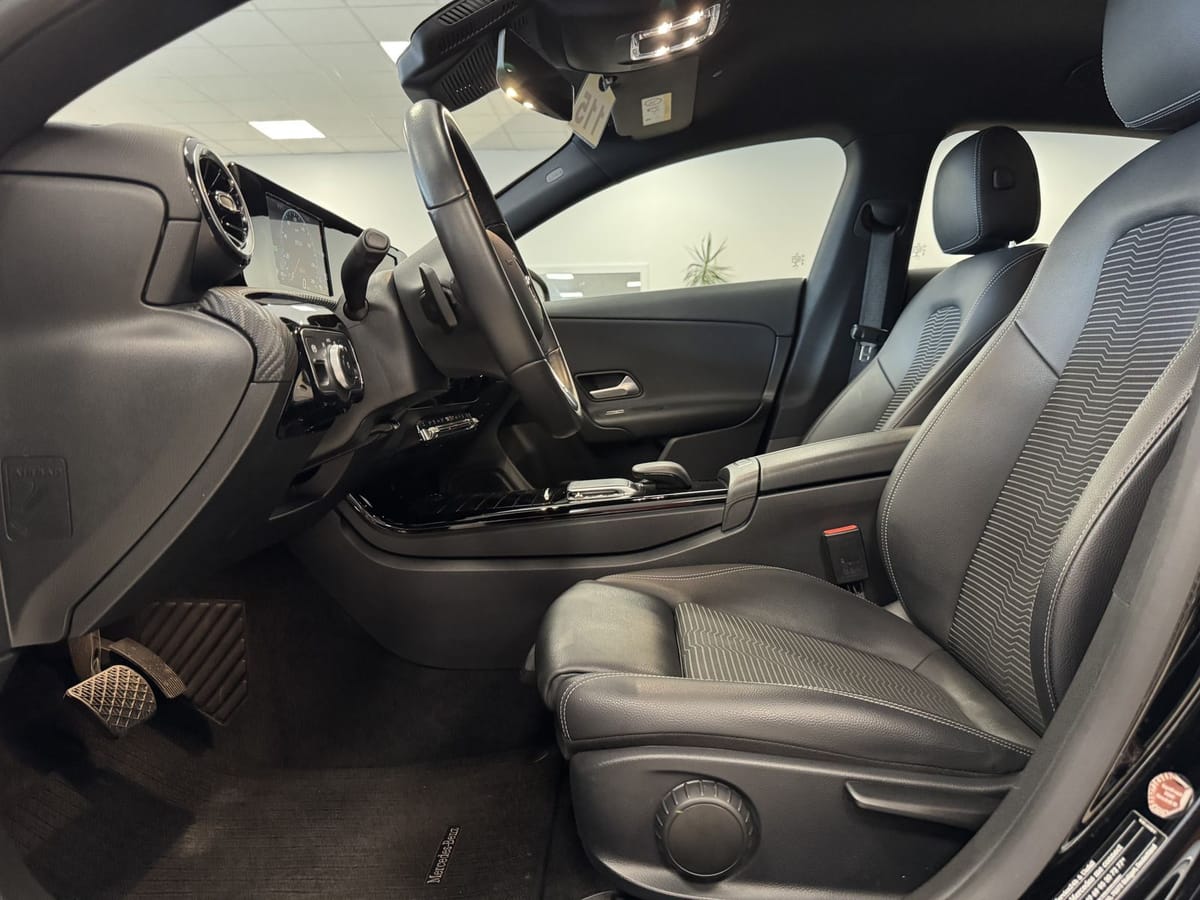 Mercedes-Benz CLA 250 Shooting Brake EQ Business LED Multibeam foto 13