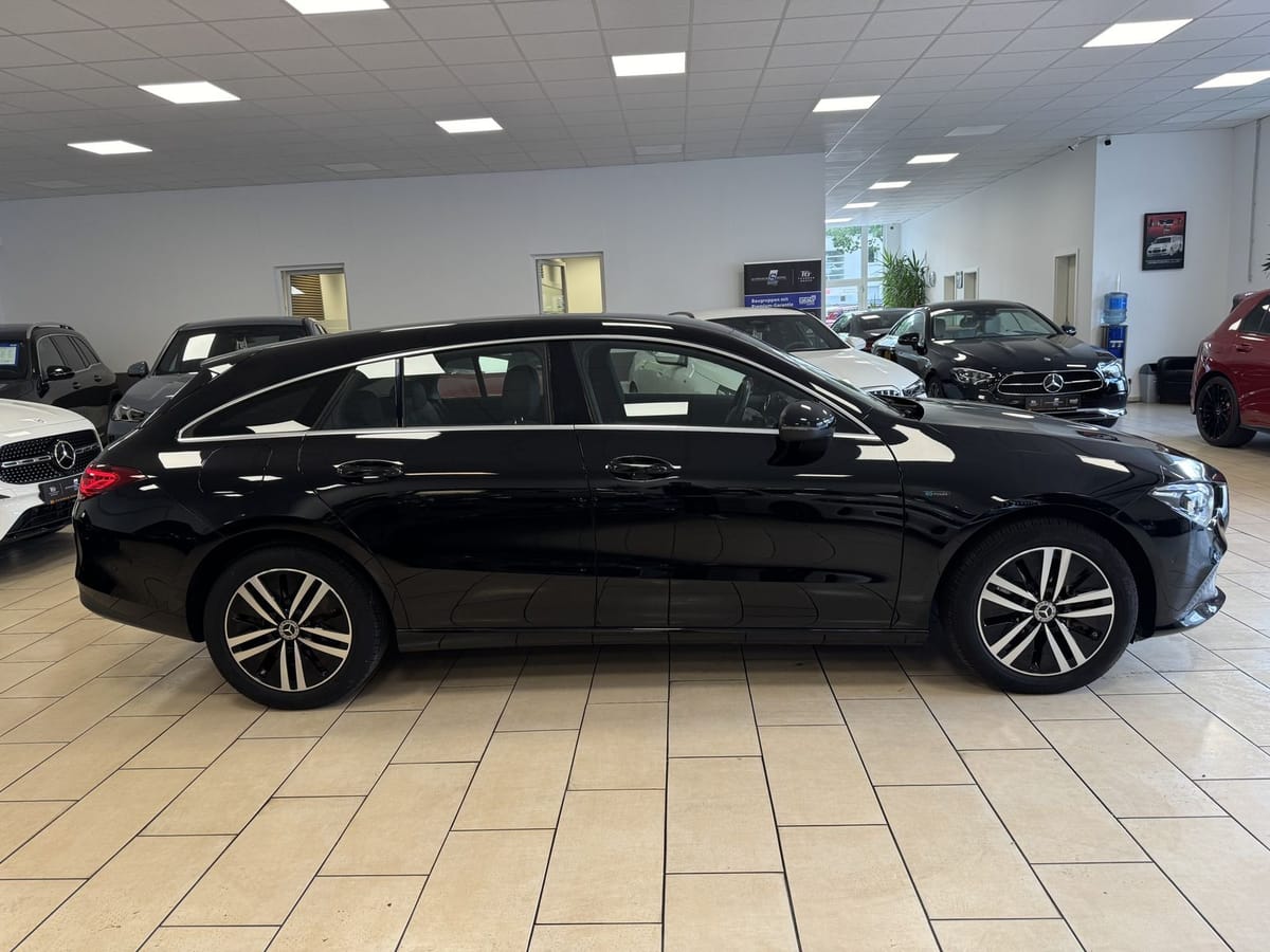 Mercedes-Benz CLA 250 Shooting Brake EQ Business LED Multibeam foto 4