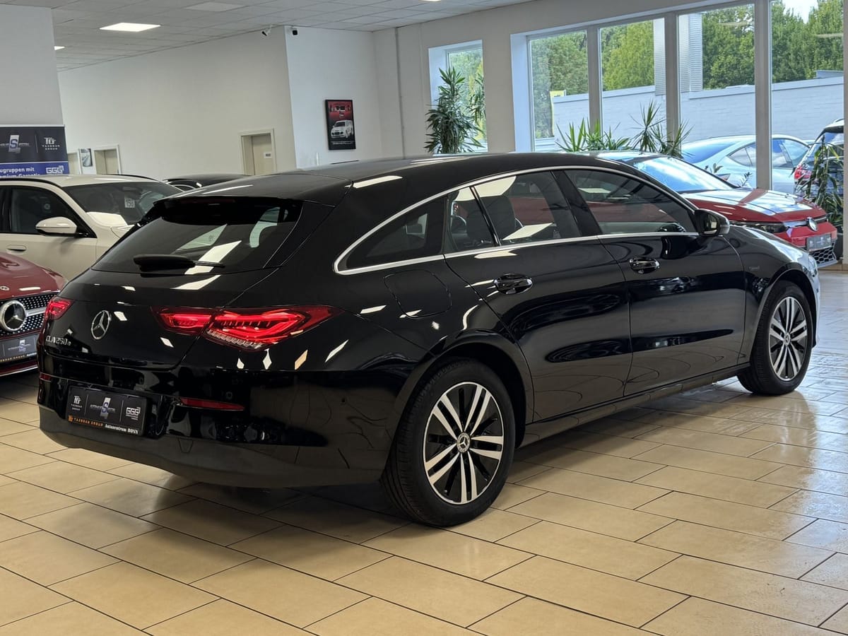 Mercedes-Benz CLA 250 Shooting Brake EQ Business LED Multibeam foto 5