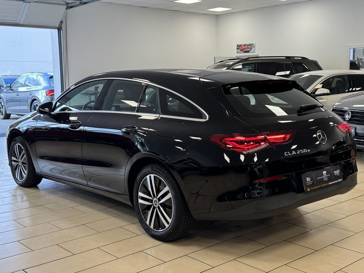 Mercedes-Benz CLA 250 Shooting Brake EQ Business LED Multibeam foto 8