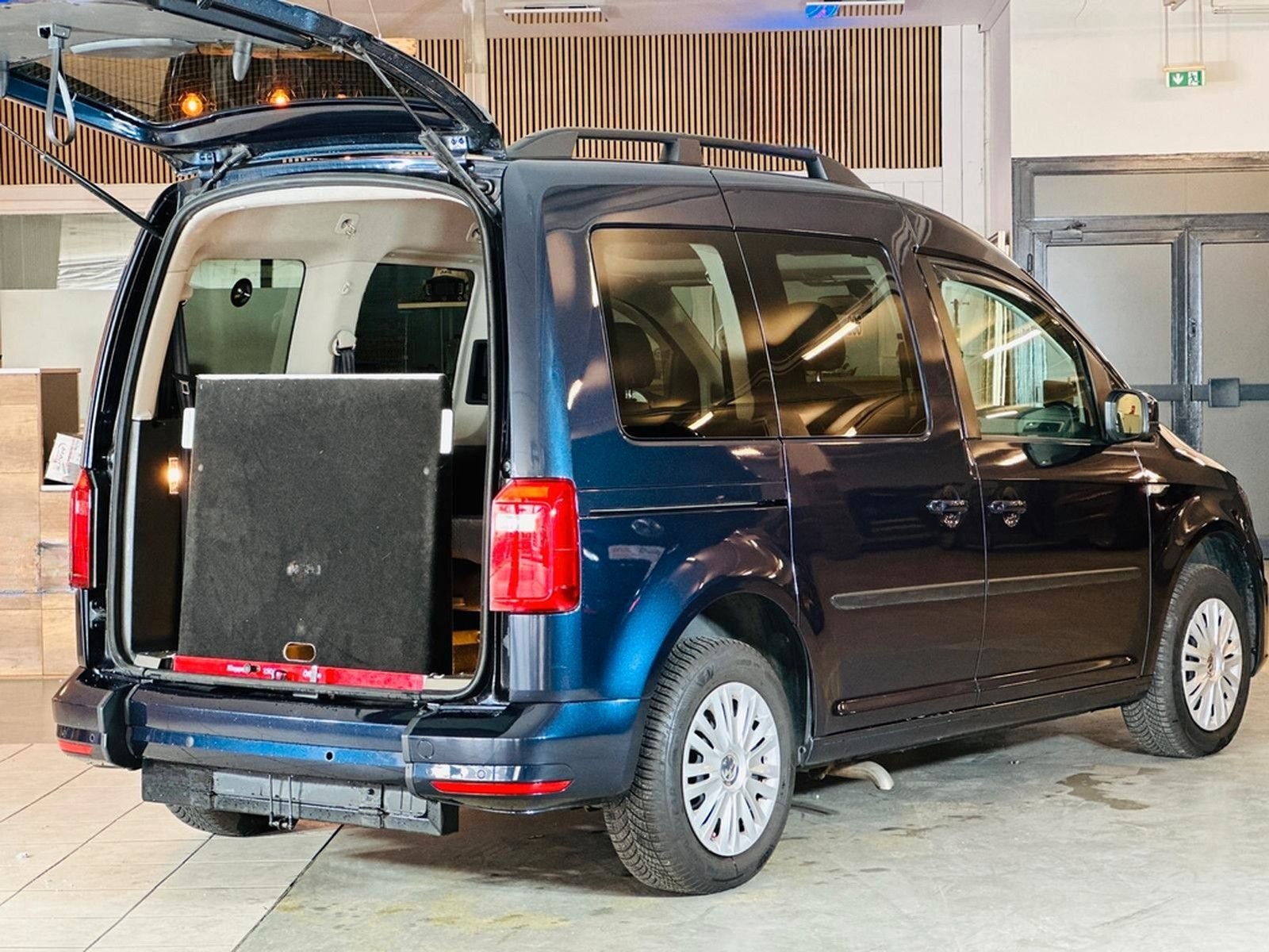 Volkswagen Caddy 4- Behindertengerecht-Rampe foto 4