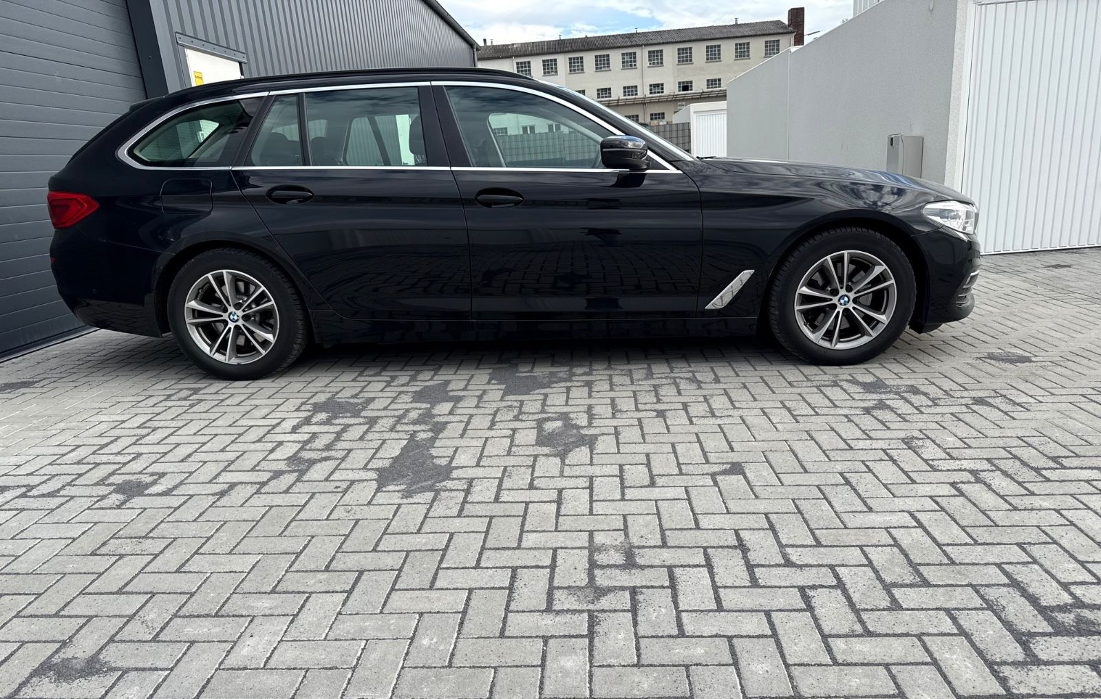 BMW 520 d Touring*PANO-HEAD-UP*LED*KAMERA*AMBIENTE* foto 6