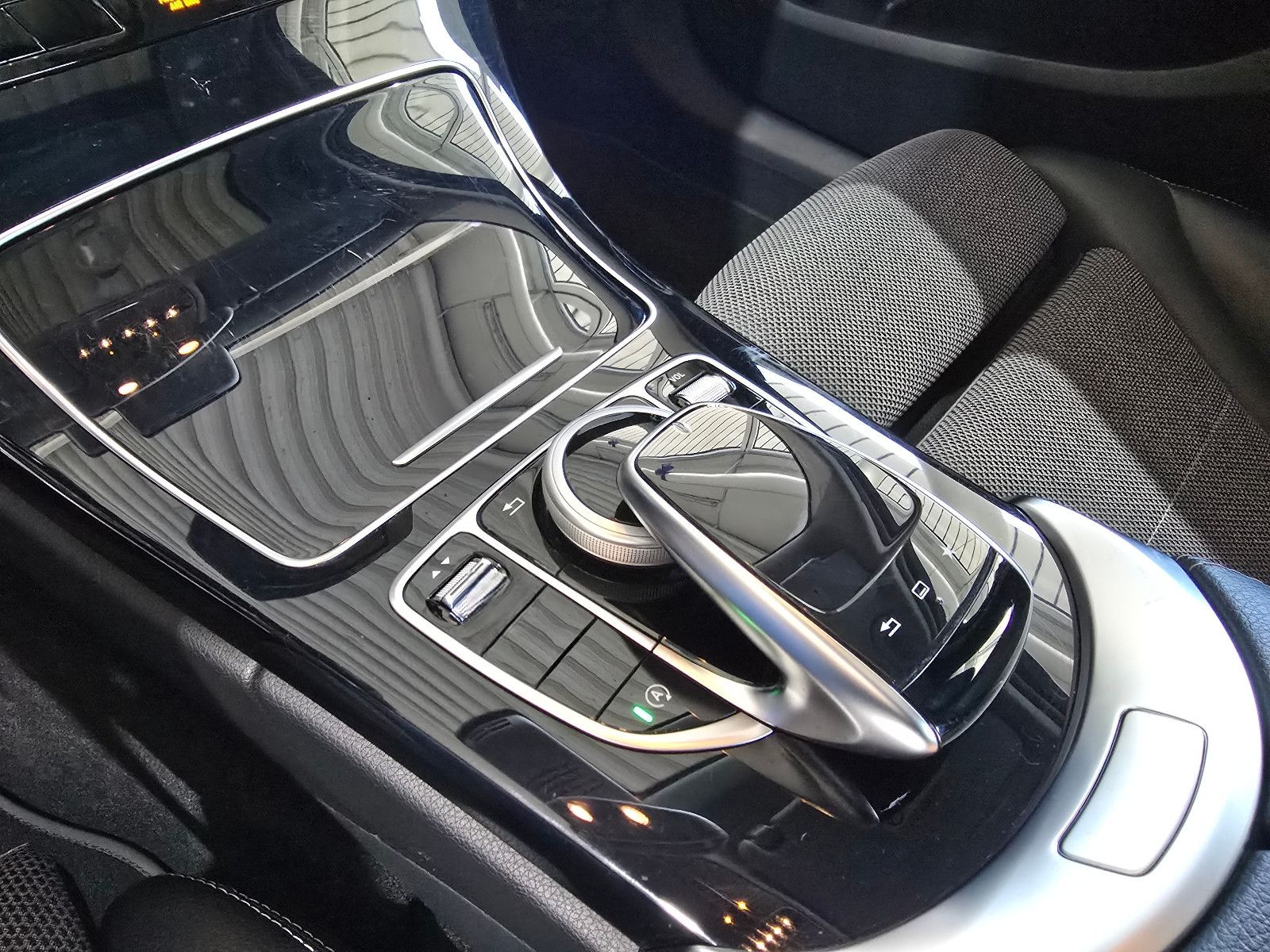 Mercedes-Benz C 200 Lim. CGI+AHK+NAVI+LED+TEILLEDER foto 13