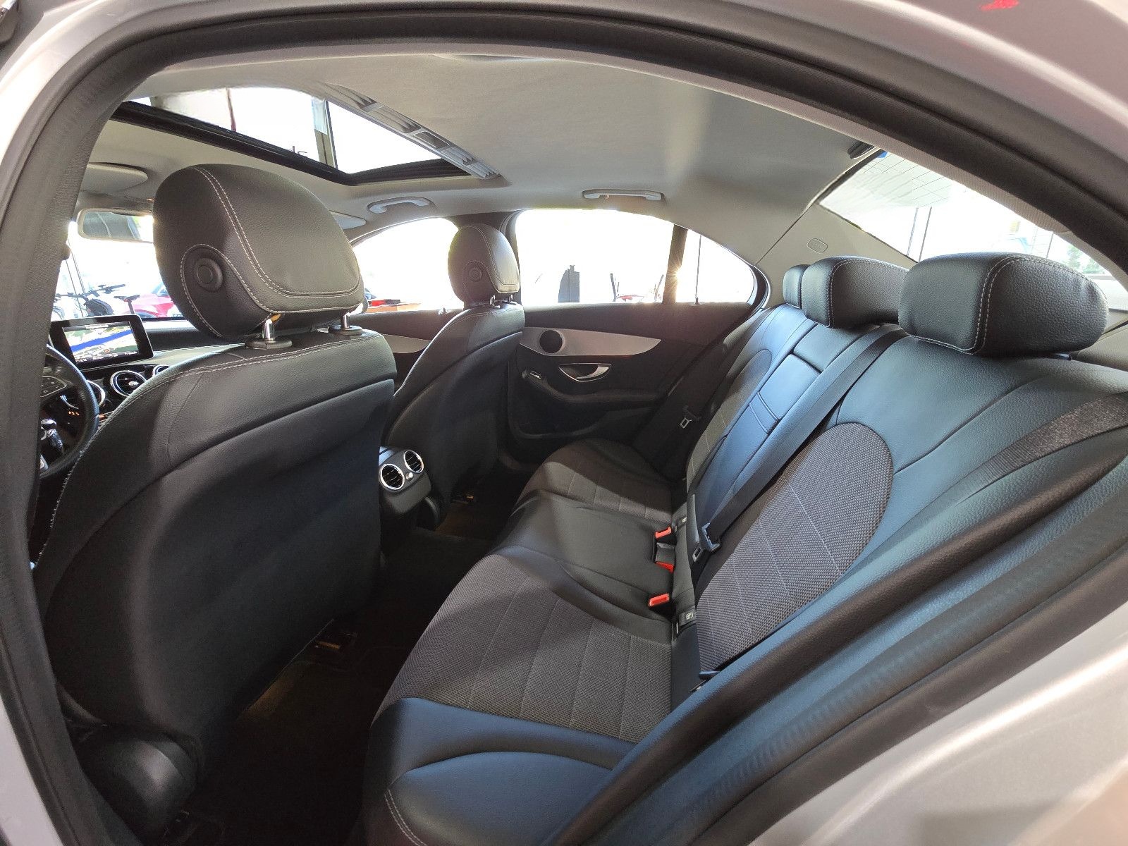 Mercedes-Benz C 200 Lim. CGI+AHK+NAVI+LED+TEILLEDER foto 15