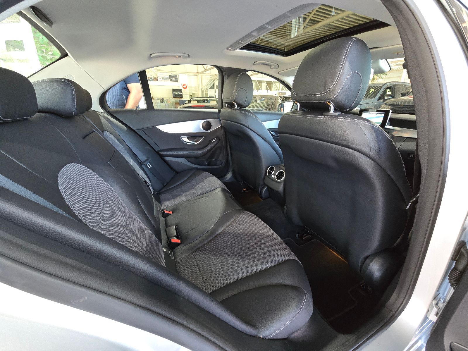 Mercedes-Benz C 200 Lim. CGI+AHK+NAVI+LED+TEILLEDER foto 16