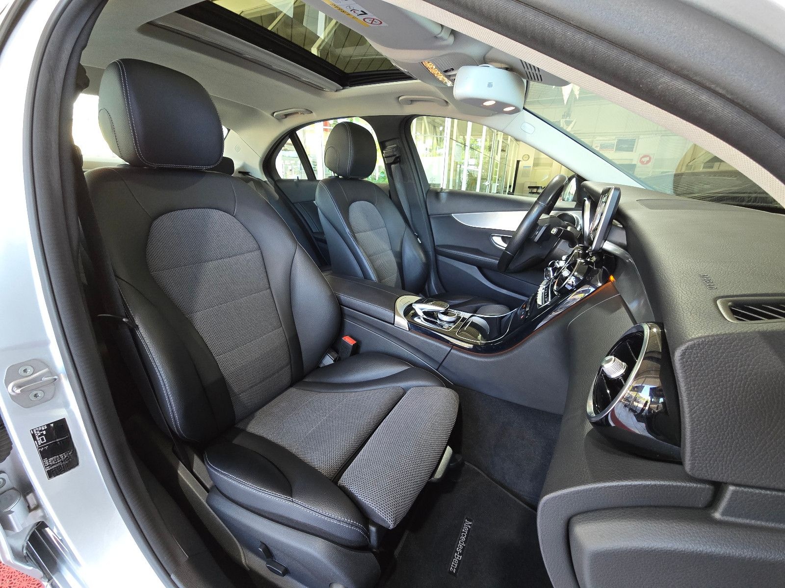 Mercedes-Benz C 200 Lim. CGI+AHK+NAVI+LED+TEILLEDER foto 18