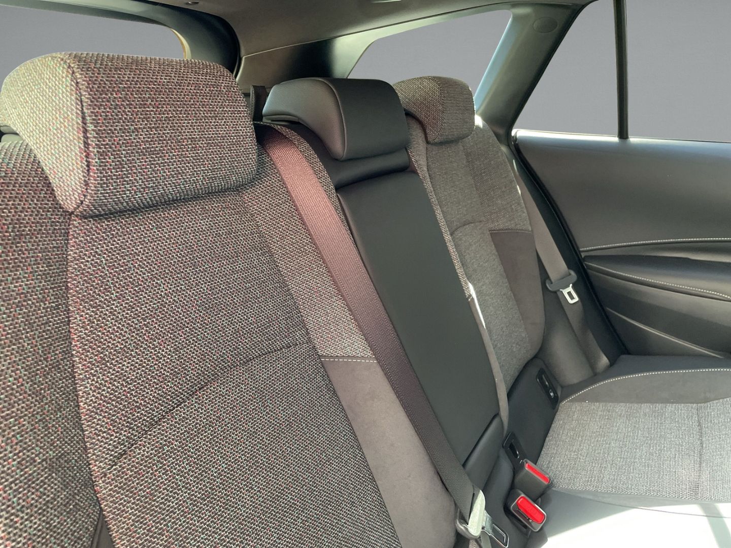 Toyota Corolla 1.8 Hybrid Touring Sports Teamplayer Tec foto 9