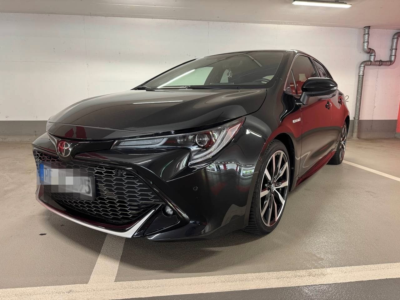 Toyota Corolla Hybrid GR Sport Black Edition foto 2
