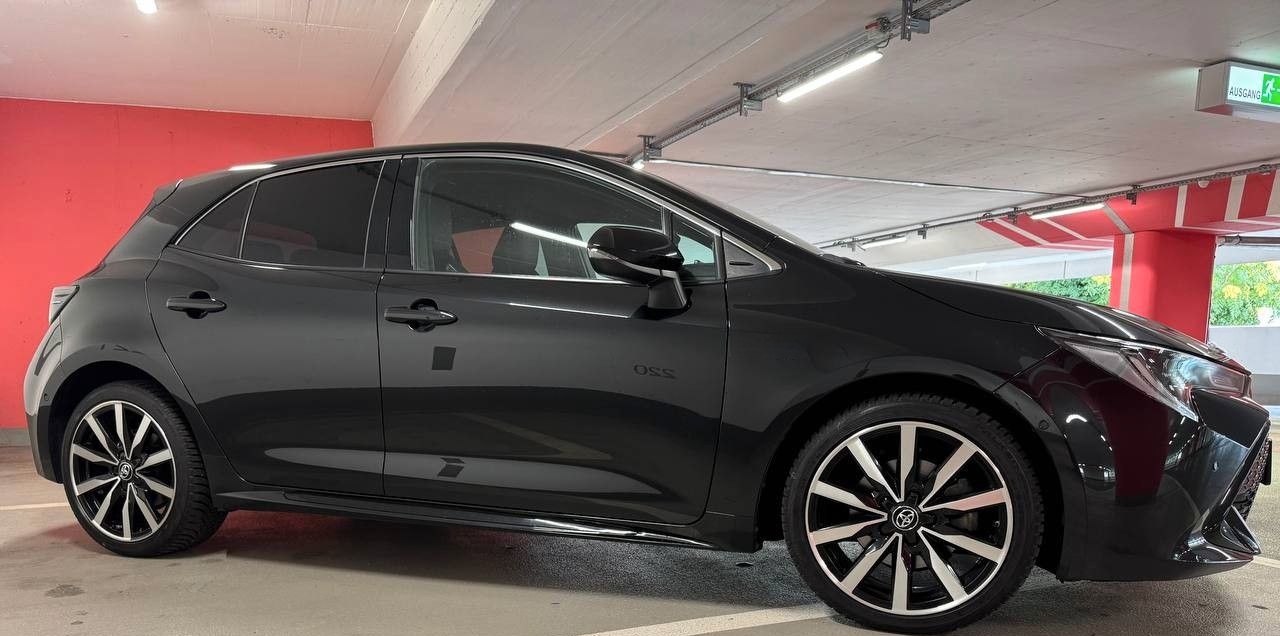 Toyota Corolla Hybrid GR Sport Black Edition foto 4