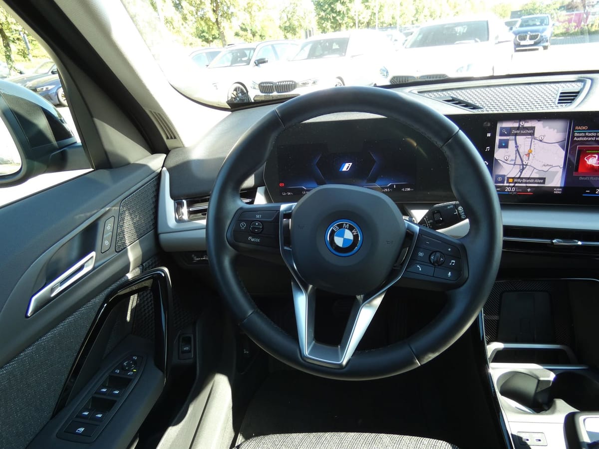 BMW iX1 xDrive30 Impressive Head-Up+StHz+StKlima+SHZ foto 12