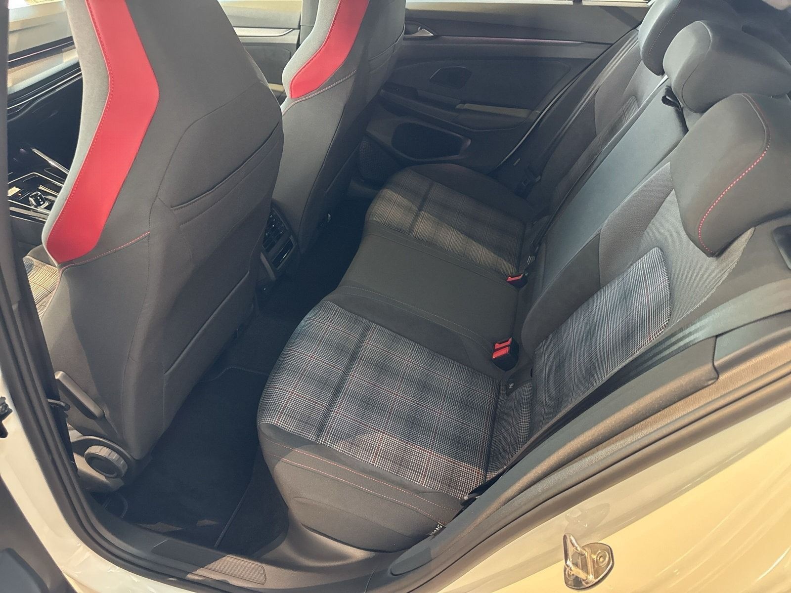 Volkswagen Golf GTI 2,0 l TSI OPF 195 kW (265 PS) 7-Gang-Do foto 10