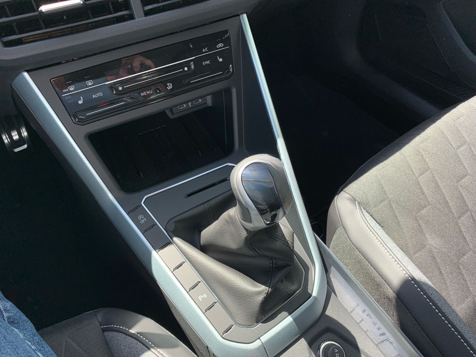 Volkswagen Taigo GOAL 1,0TSI 70kW PDC LED ALU CARPLAY foto 9