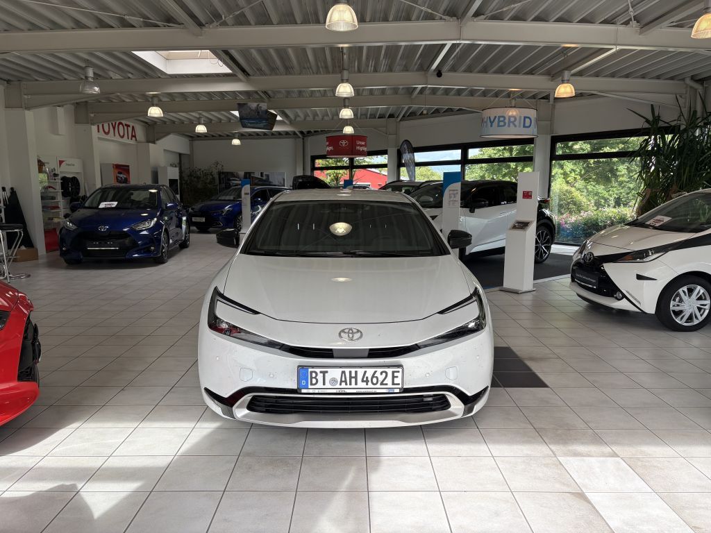 Toyota Prius Plug-in Hybrid Executive (XW6) foto 2