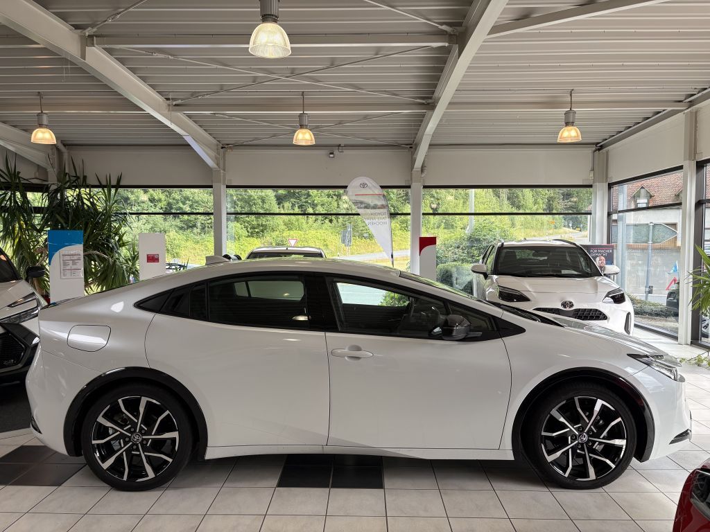 Toyota Prius Plug-in Hybrid Executive (XW6) foto 4