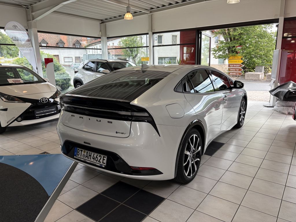 Toyota Prius Plug-in Hybrid Executive (XW6) foto 5