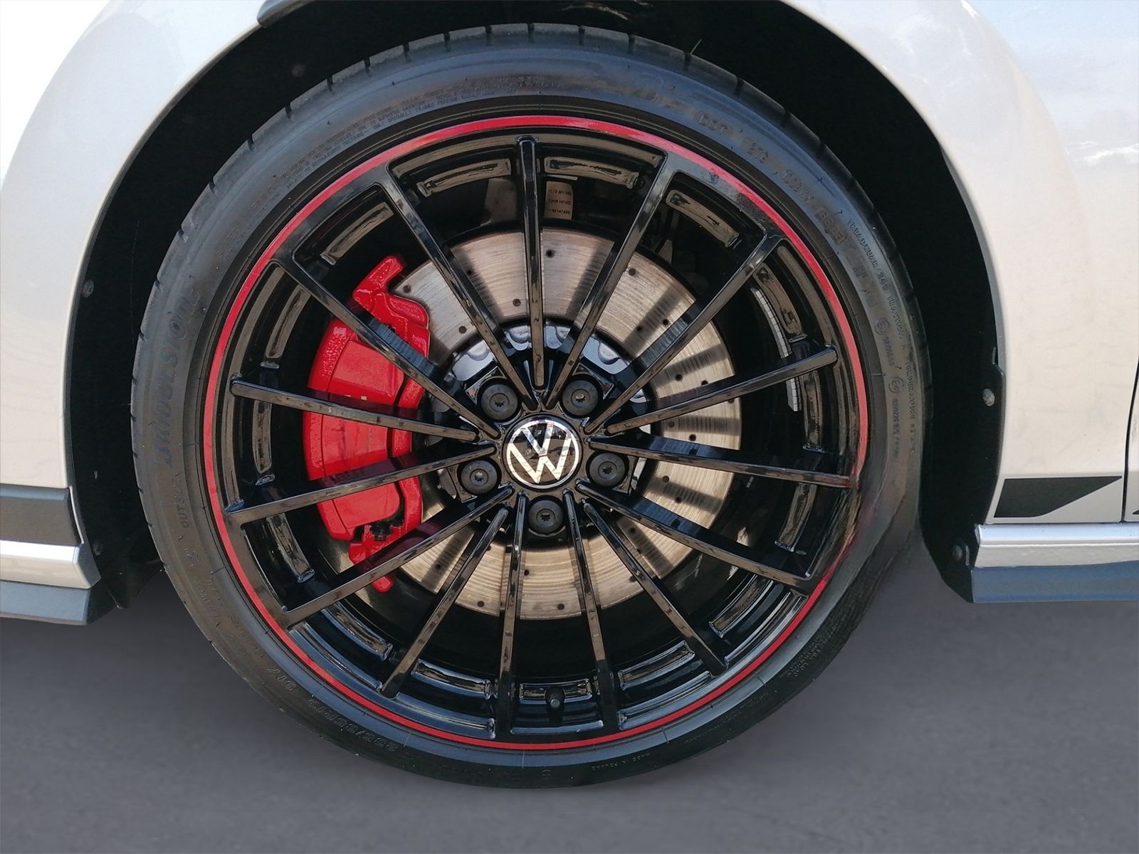 Volkswagen Golf VIII GTI Clubsport AKRA+PANO+DCC+MATRIX foto 10