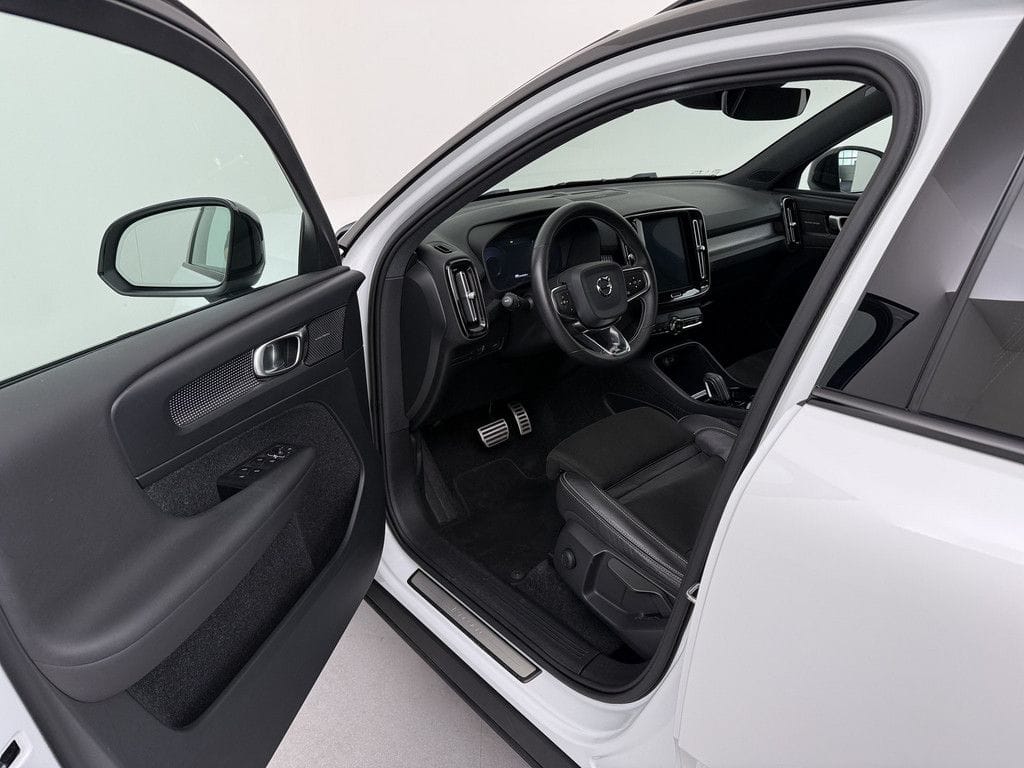 Volvo XC 40 D4 AWD R-Design 6d-TEMP foto 11