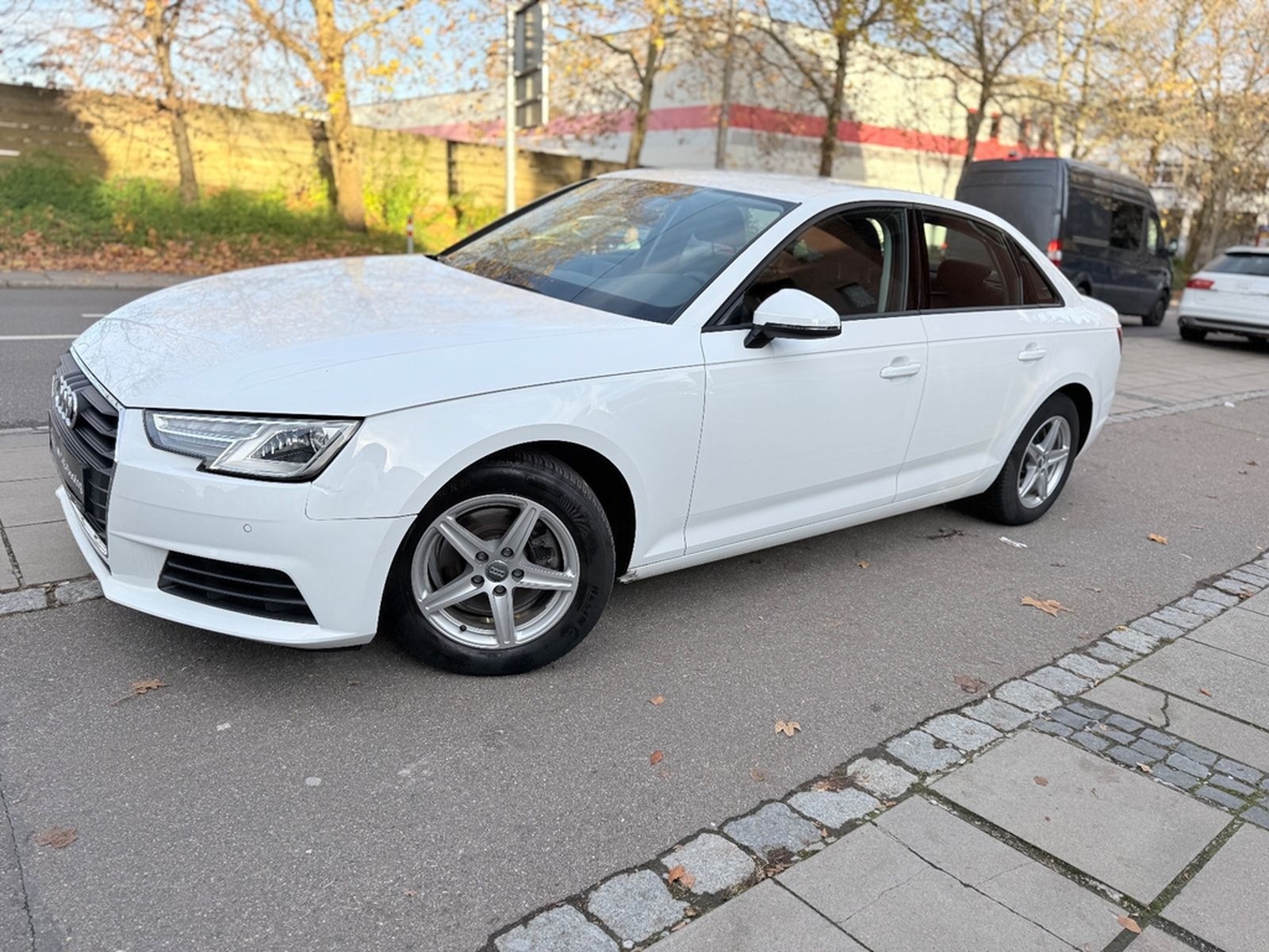 Audi A4 Lim.AUTOMATI/PDC/KAMERA/TEMPOMA/I HAND foto 2
