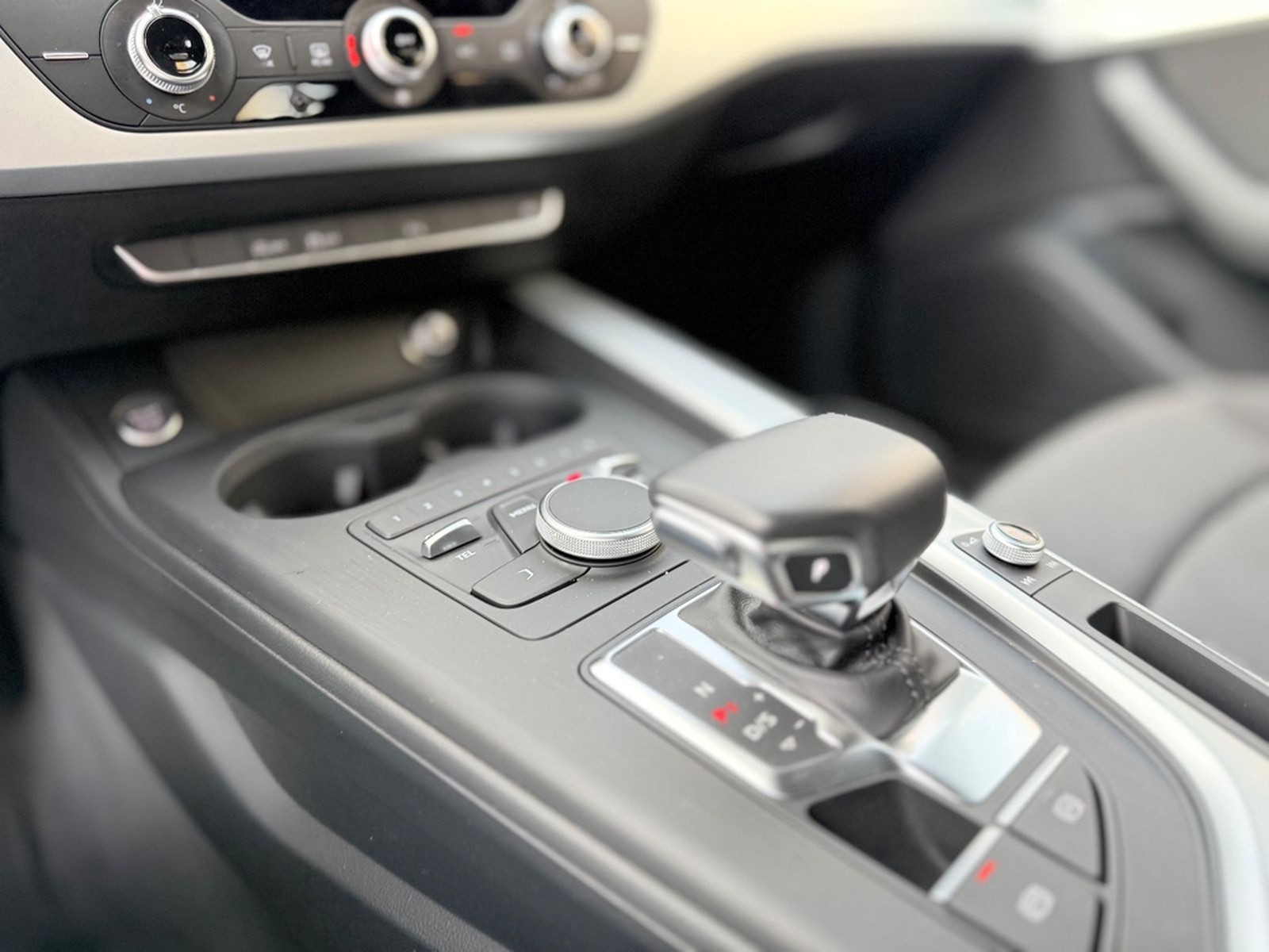 Audi A4 Lim.AUTOMATI/PDC/KAMERA/TEMPOMA/I HAND foto 11
