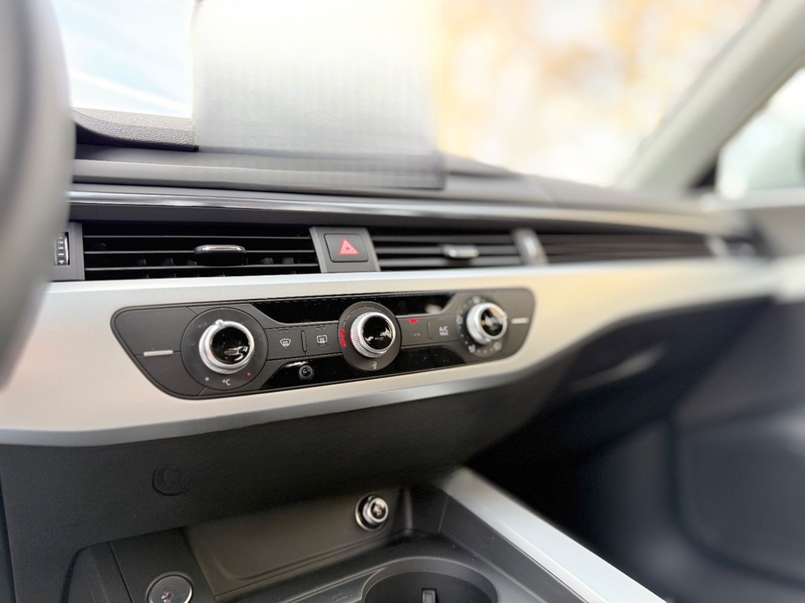 Audi A4 Lim.AUTOMATI/PDC/KAMERA/TEMPOMA/I HAND foto 12