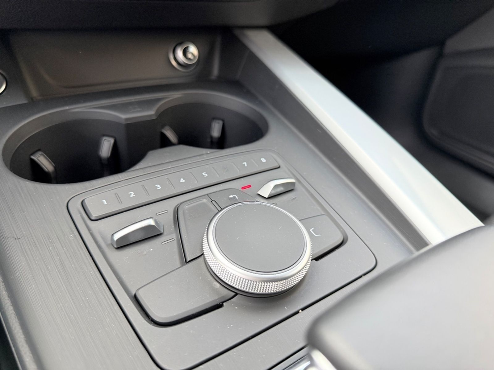 Audi A4 Lim.AUTOMATI/PDC/KAMERA/TEMPOMA/I HAND foto 13