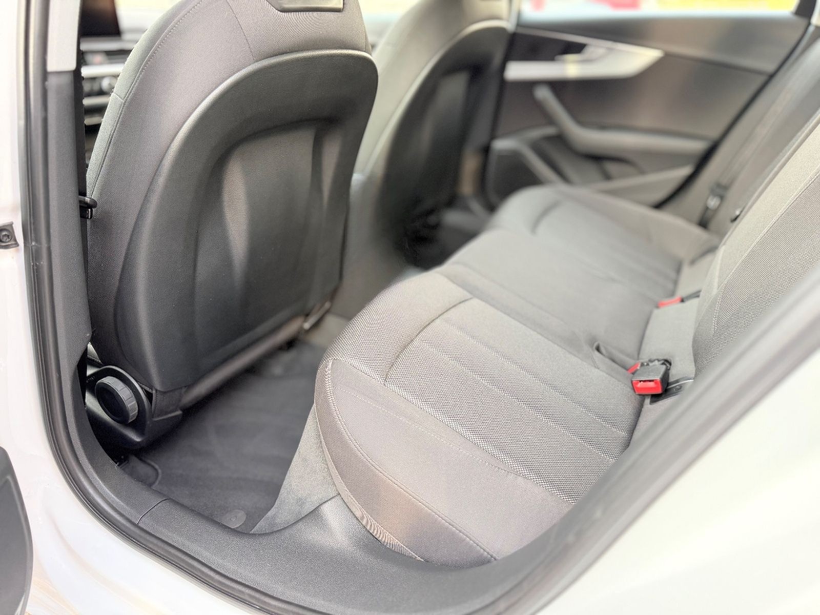 Audi A4 Lim.AUTOMATI/PDC/KAMERA/TEMPOMA/I HAND foto 19