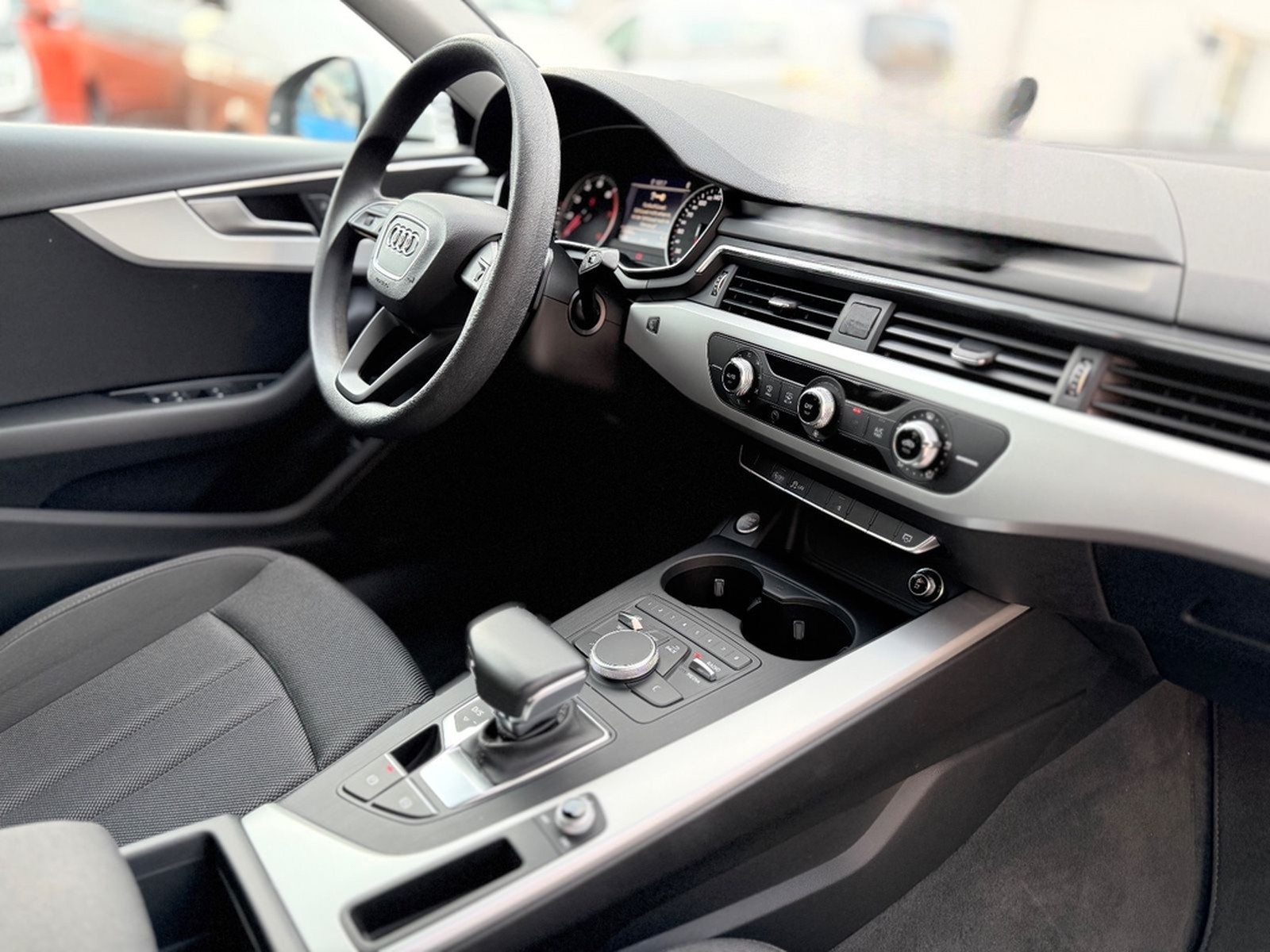 Audi A4 Lim.AUTOMATI/PDC/KAMERA/TEMPOMA/I HAND foto 22