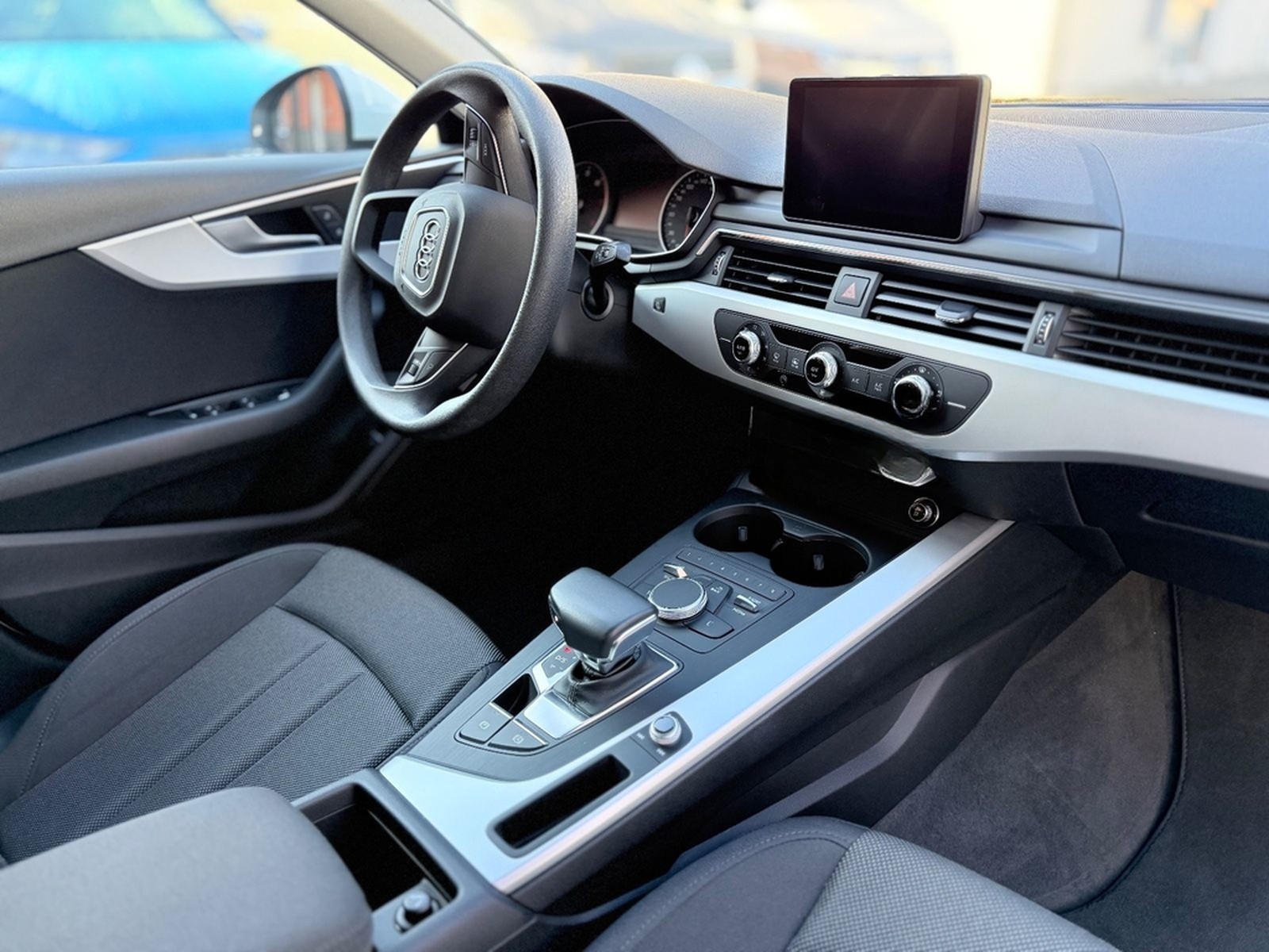 Audi A4 Lim.AUTOMATI/PDC/KAMERA/TEMPOMA/I HAND foto 32