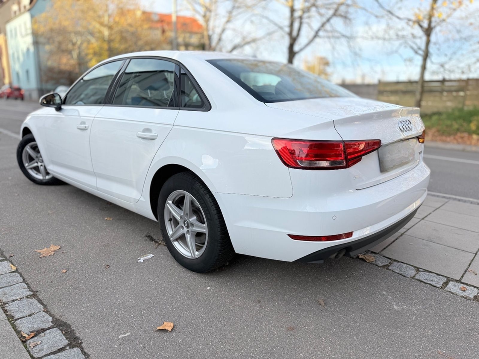 Audi A4 Lim.AUTOMATI/PDC/KAMERA/TEMPOMA/I HAND foto 6